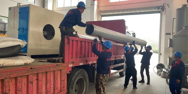 活性炭吸附设备发货喽！易游体育环境15年粉尘废气经验，本地厂家